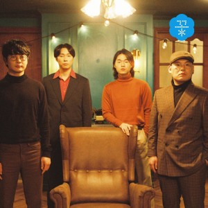 Dengarkan lagu BUD nyanyian 호아(HOA) dengan lirik