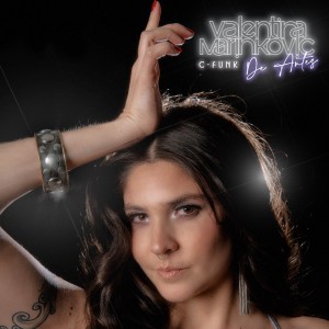 Dengarkan lagu De Antes nyanyian Valentina Marinkovic dengan lirik