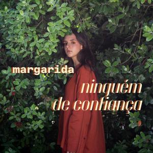 ดาวน์โหลดและฟังเพลง Ninguém de Confiança พร้อมเนื้อเพลงจาก Margarida