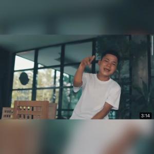 ดาวน์โหลดและฟังเพลง Bachelor (feat. San San Poe) พร้อมเนื้อเพลงจาก Karen Song