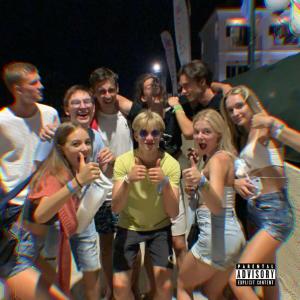 Listen to GREMO NA PIJAČKO (feat. Beli & Črni Jaka & Sarmin) song with lyrics from Mihael.