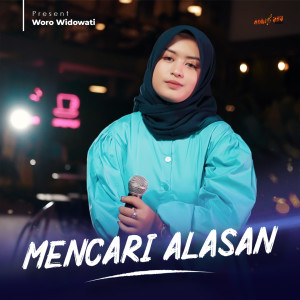 Dengarkan lagu Mencari Alasan nyanyian Woro Widowati dengan lirik