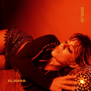 ดาวน์โหลดและฟังเพลง SOLO พร้อมเนื้อเพลงจาก ELISHIA