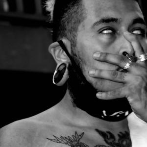ดาวน์โหลดและฟังเพลง eating me inside (Explicit) พร้อมเนื้อเพลงจาก Kenny Orlando