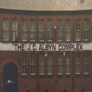 ดาวน์โหลดและฟังเพลง Staring at the Ceiling พร้อมเนื้อเพลงจาก jc albyn complex