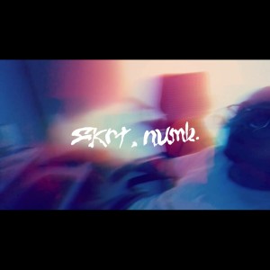 收听에코블락的numb歌词歌曲