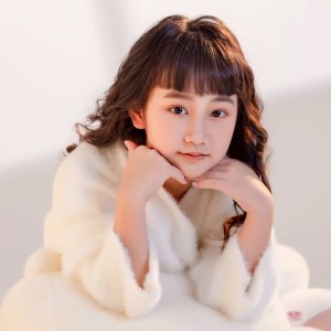 Listen to 天使的翅膀 (完整版) song with lyrics from 许嘉丹