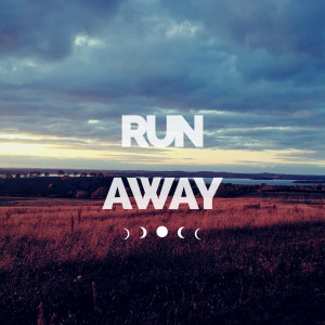ดาวน์โหลดและฟังเพลง Run Away (其他) พร้อมเนื้อเพลงจาก My Friend The Moon