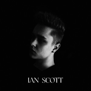 ดาวน์โหลดและฟังเพลง XMAS พร้อมเนื้อเพลงจาก Ian Scott