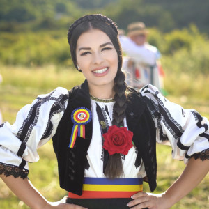 Dengarkan Mie-Mi Place Dragostea lagu dari Giulia Medrea dengan lirik