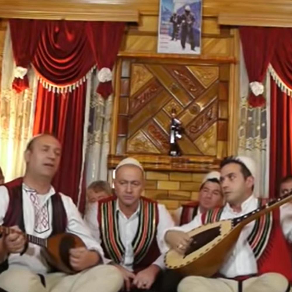Nga Tirana motra e vellezer (feat. Sinan Gashi)