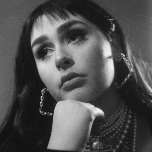 Dengarkan It's Been a Year (Explicit) lagu dari Victoria dengan lirik