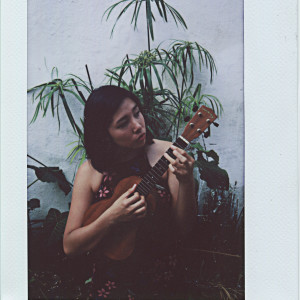 ดาวน์โหลดและฟังเพลง Benditos los Renaceres พร้อมเนื้อเพลงจาก Karina Galicia