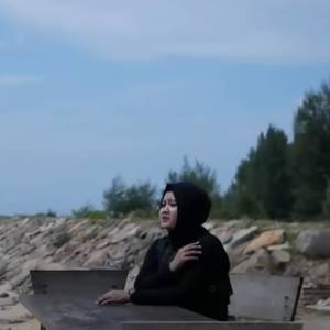 Dengarkan Bahtera Tan Layeu lagu dari Ami Rahmi dengan lirik