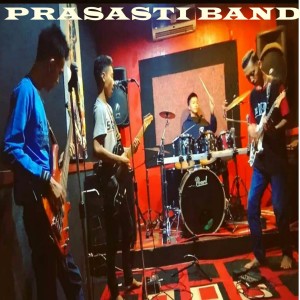 Dengarkan Melupakanmu lagu dari Prasasti Band dengan lirik