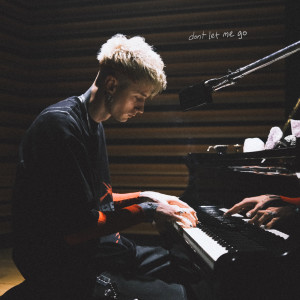 ดาวน์โหลดและฟังเพลง dont let me go พร้อมเนื้อเพลงจาก Machine Gun Kelly