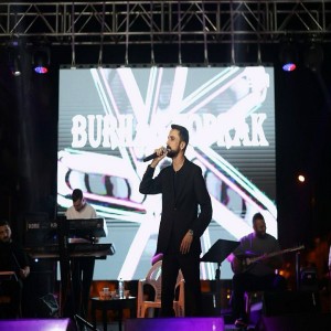Listen to Emo / Keçika Jehati (Live) song with lyrics from Burhan Toprak