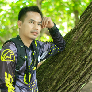 Listen to Hati Siapa Yang Tahu song with lyrics from Fey Perianata