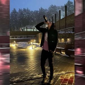 收聽pinkwood的HOTEL STAR (Explicit)歌詞歌曲