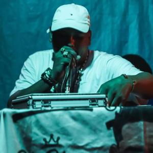 Dengarkan lagu Sequência de Fim de Ano (Remix|Explicit) nyanyian DJ DIEGO O ÚNICO dengan lirik