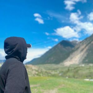 ดาวน์โหลดและฟังเพลง Кто ты такой พร้อมเนื้อเพลงจาก Maxvvv