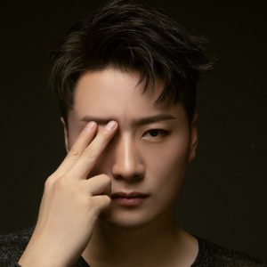 Listen to 嚣张 (完整版) song with lyrics from 奕鸣