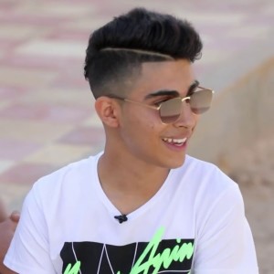 Dengarkan lagu Alo Baba nyanyian D-Boy dengan lirik