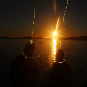 ดาวน์โหลดและฟังเพลง Balada dos Enforcados พร้อมเนื้อเพลงจาก Kodak Ninja & Urso em Mandarim