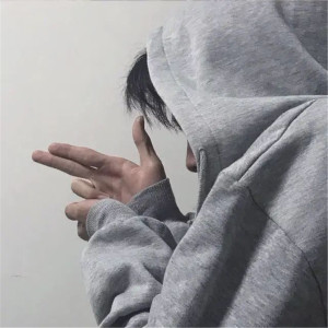 Listen to 一笑倾城 song with lyrics from 杨凡许