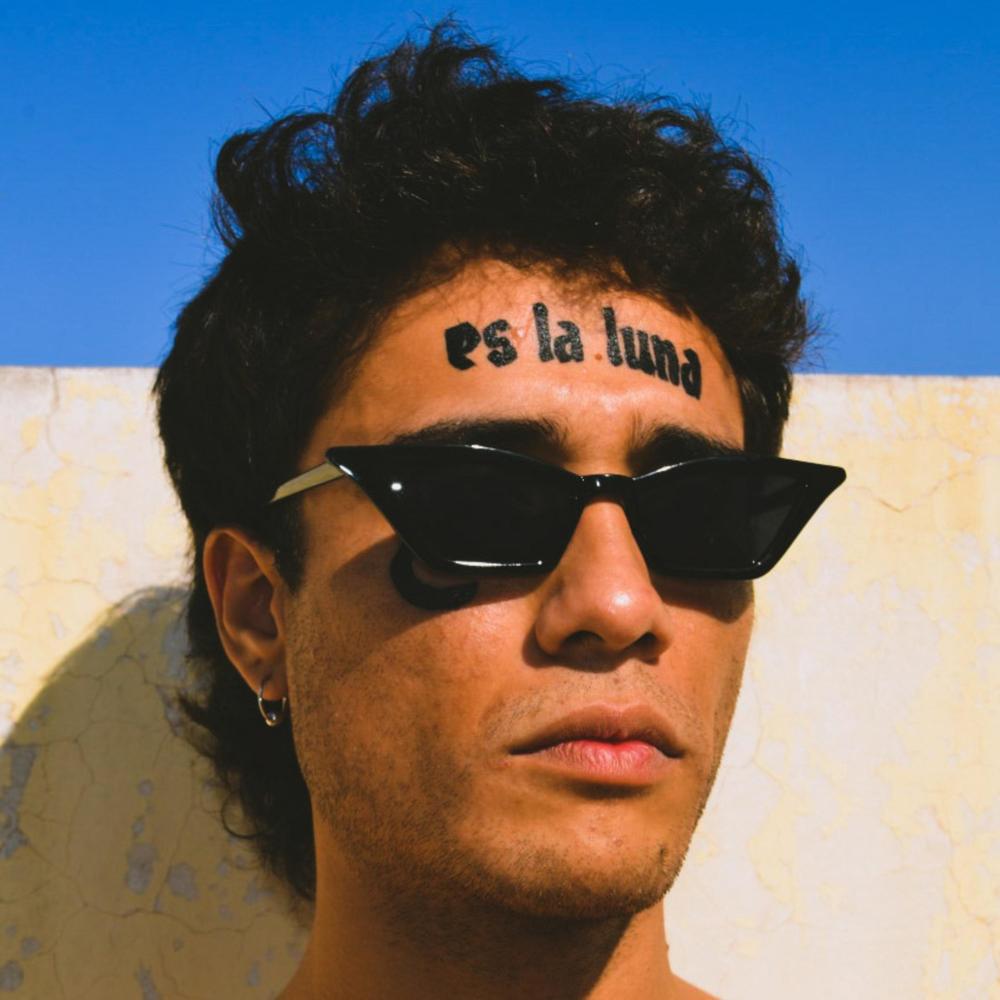 es la luna(feat. tony villegas)