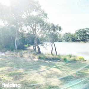 ดาวน์โหลดและฟังเพลง looking4u (Explicit) พร้อมเนื้อเพลงจาก Fauna
