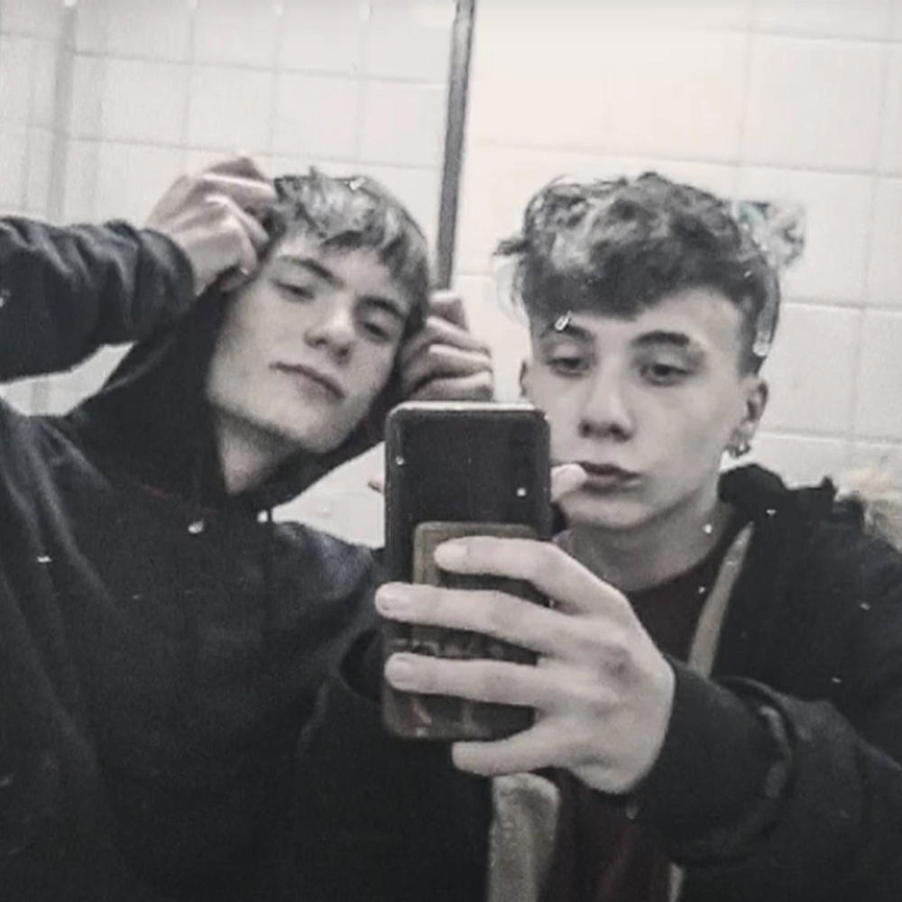 LOS QUE SE FUERON (feat. Chara)