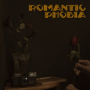 Dengarkan Romantic Phobia lagu dari The Simple Music dengan lirik
