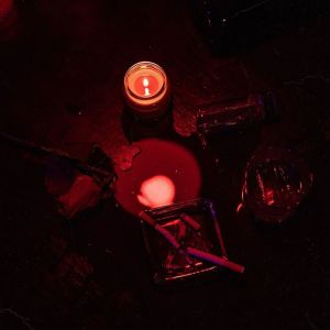 Dengarkan lagu Tendremos que hablar nyanyian BRXWS dengan lirik