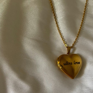 Holly Hebe的專輯Ultra Love feat. Ella Rosa