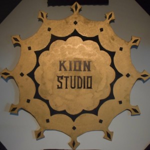 Listen to Los Mios song with lyrics from Kion Studio