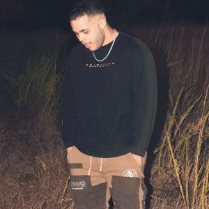 收听Dracus的designer clothes歌词歌曲