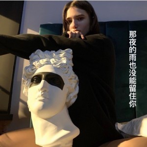 Dengarkan 那夜的雨也没能留住你 lagu dari P_W_W_画风风 dengan lirik