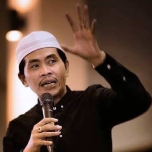 Listen to Cinta Di Tolak Kyai Bertindak song with lyrics from Anwar Zahid
