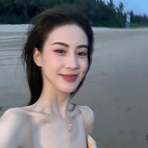 Listen to 我生来就是高山而非溪流 (不服输) song with lyrics from 梨香