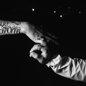 ดาวน์โหลดและฟังเพลง 描く未来に伸ばす手 (feat. dirty cheevy) พร้อมเนื้อเพลงจาก Seez