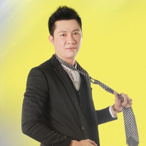 Listen to Đò Qua Bến Sông song with lyrics from Hoàng Long Nhật