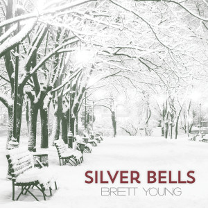 收聽Brett Young的Silver Bells歌詞歌曲