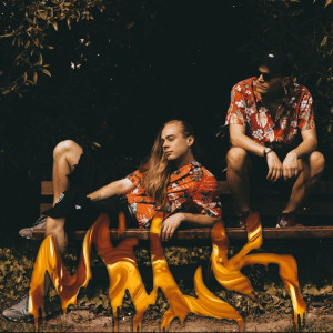 ดาวน์โหลดและฟังเพลง gold milk (Explicit) พร้อมเนื้อเพลงจาก SZARVAS