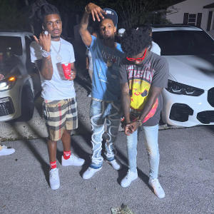 ดาวน์โหลดและฟังเพลง Out The Mud (feat. Trigga500k) (Explicit) พร้อมเนื้อเพลงจาก OnlyPe$o