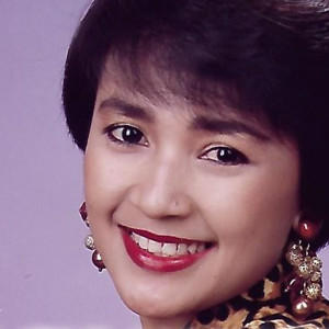 收聽Anis Marsela的Bernoda歌詞歌曲