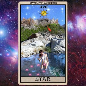 ดาวน์โหลดและฟังเพลง Star พร้อมเนื้อเพลงจาก Dynasty Electrik