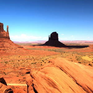 Dengarkan 当誓言变成最大的一种错 (清新Remix版) lagu dari 吴琴儿 dengan lirik