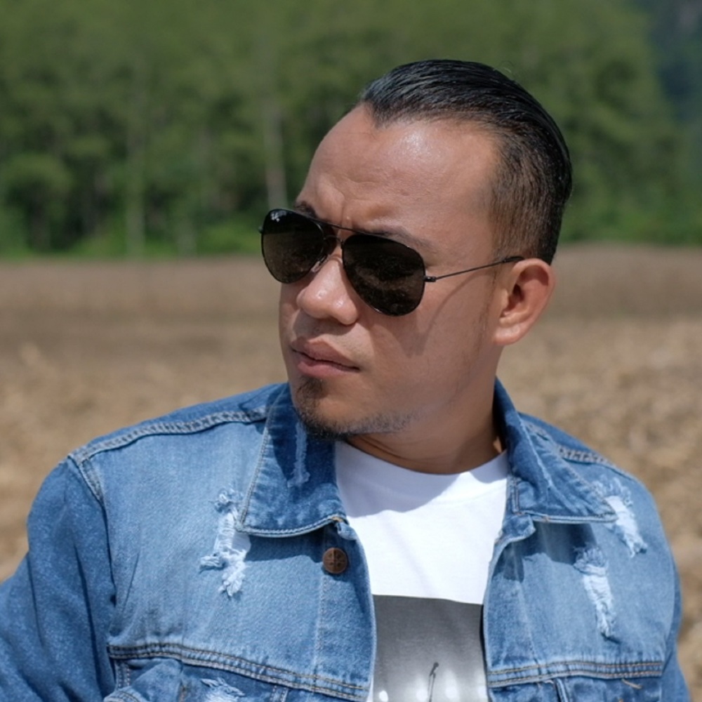 Menunggu Hadir Mu