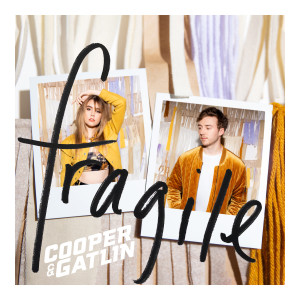 收聽Cooper & Gatlin的Fragile歌詞歌曲